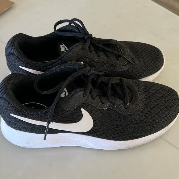 Nike Shoes - Women’s Nike shoes